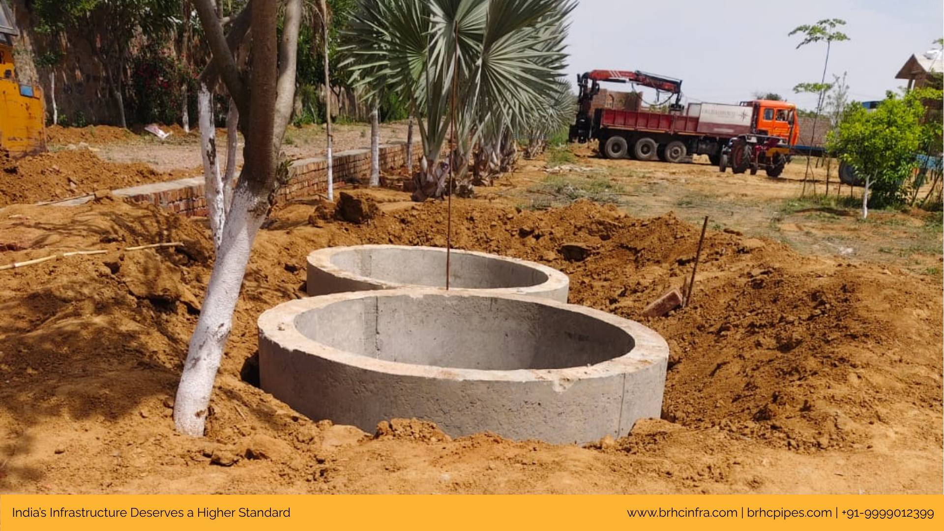 Desilting chamber preventing silt buildup in a recharge pit